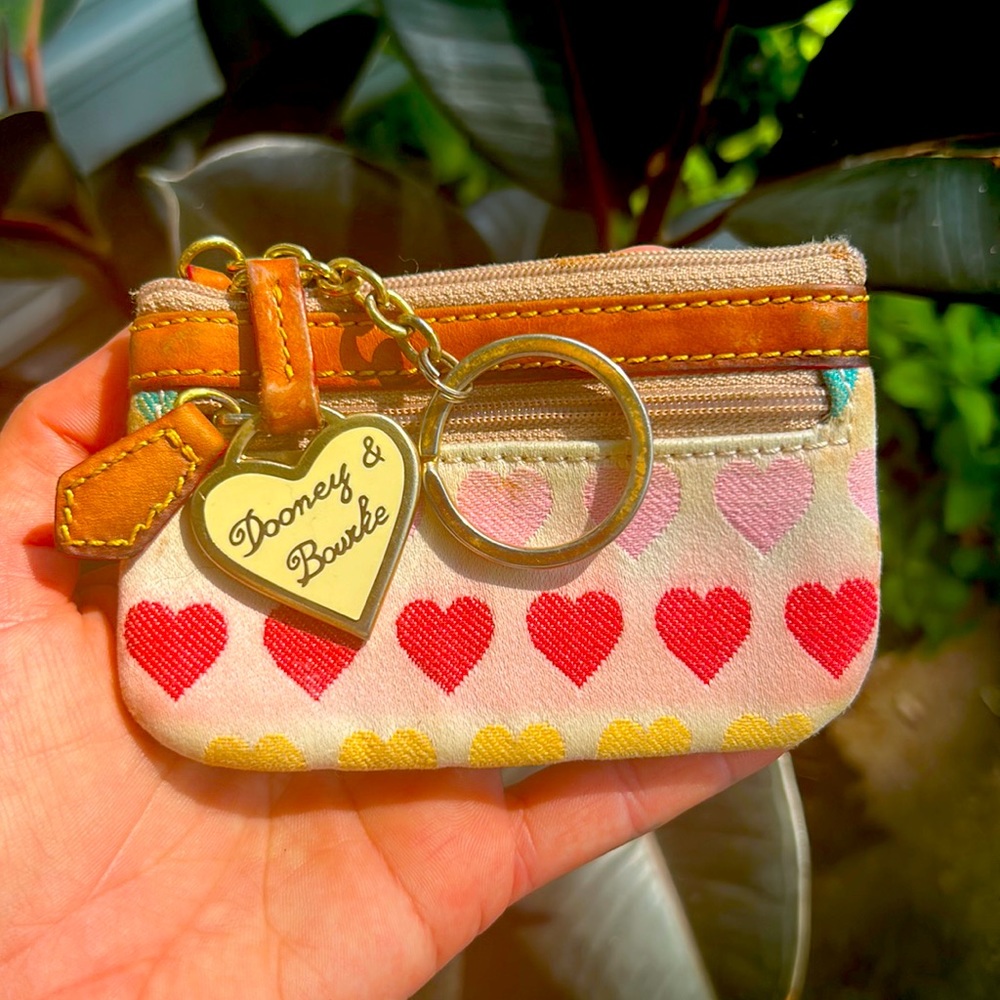 vintage dooney & bourke rainbow heart keychain wallet